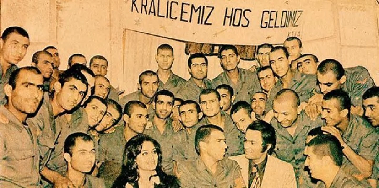 50 yıl sonra o fotoğraftaki şehitleri ziyaret etti